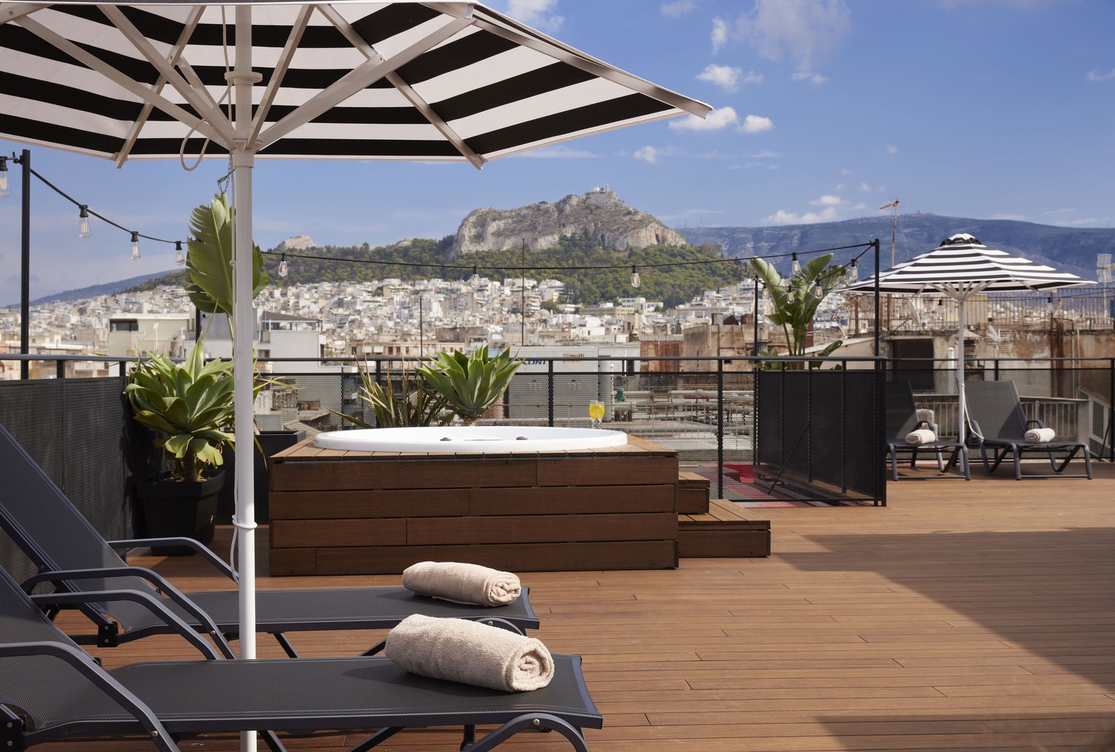 MB-Downtown-Athens-Rooftop-Sunbeds-and-Jacuzzi (1)