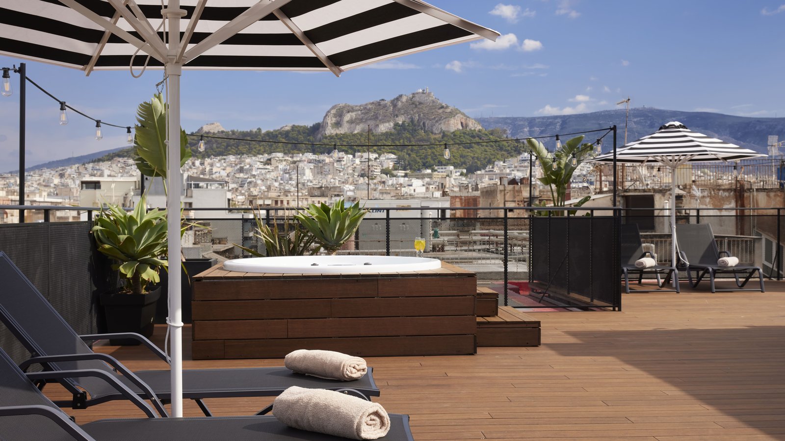 MB-Downtown-Athens-Rooftop-Sunbeds-and-Jacuzzi (1)