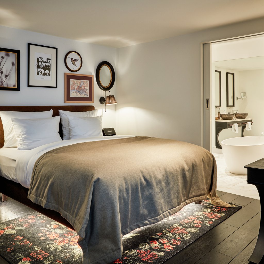 Sir-Nikolai_Room_Supreme_Low-Res16_1