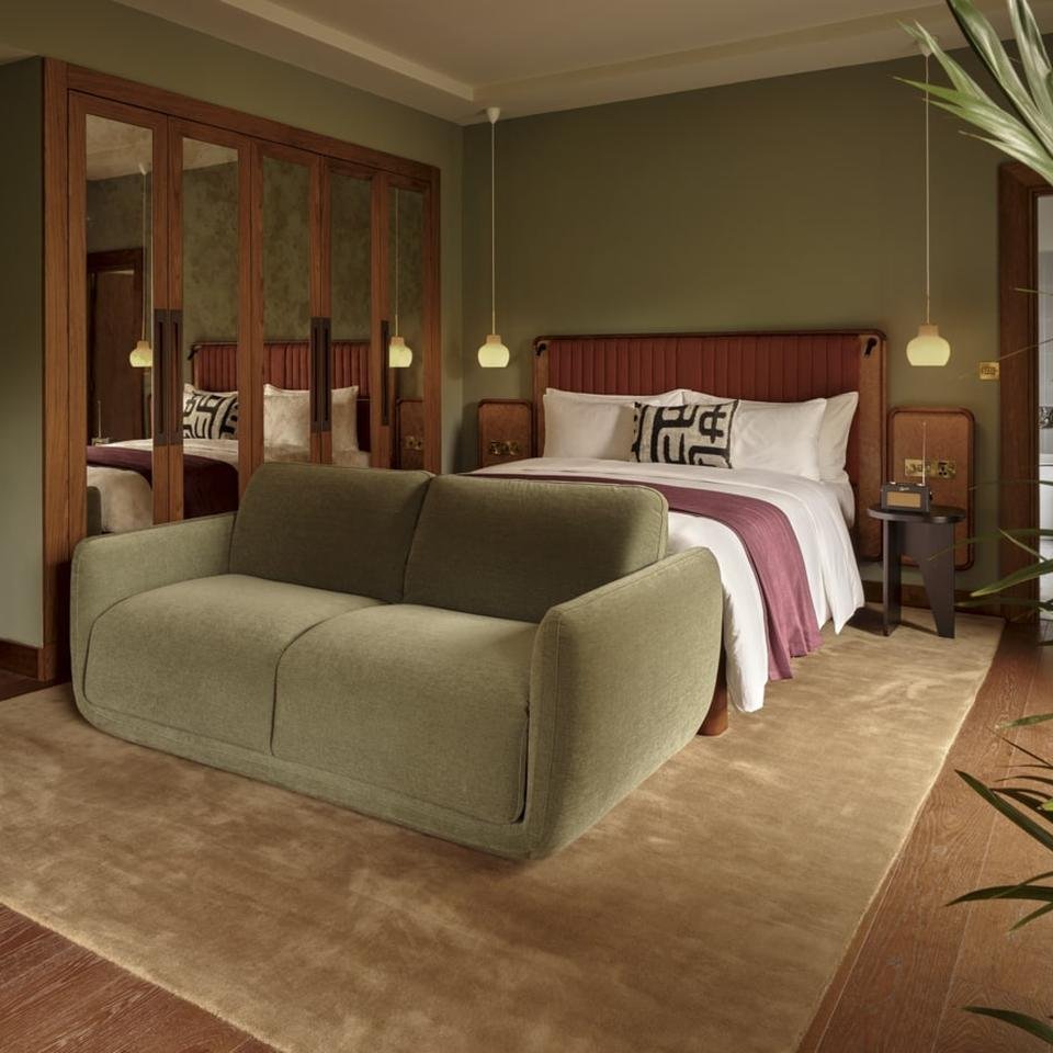 Sir DSQ - Sir Corner Suite 19003-resized