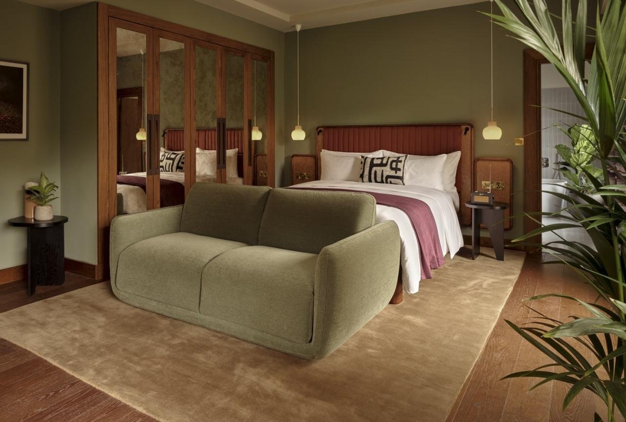 Sir DSQ - Sir Corner Suite 19003-resized