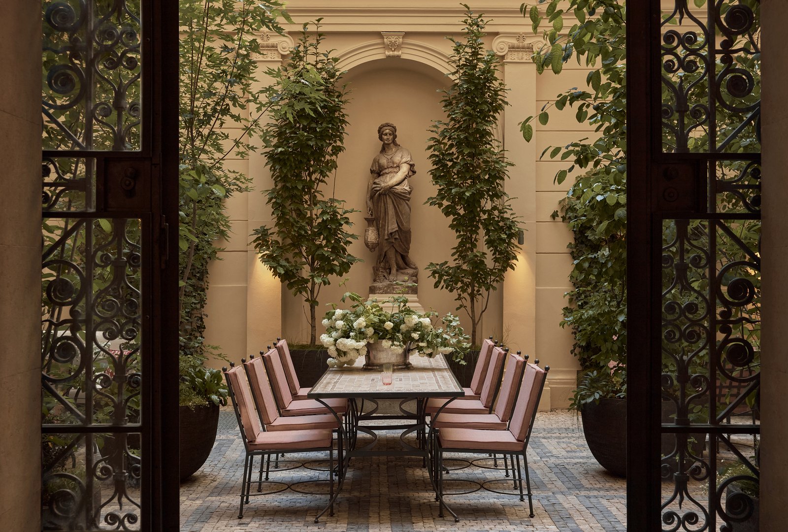 _Sir_Prague_Courtyard_3_Martin_Morrell (1)