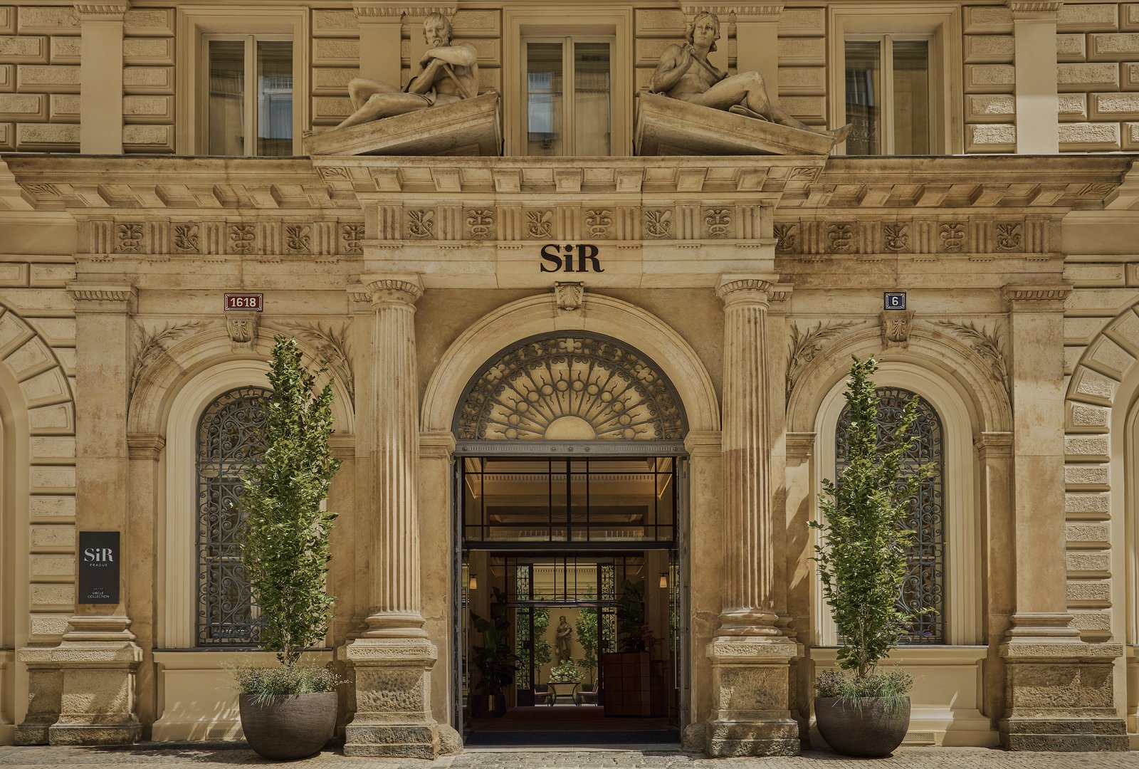 _Sir_Prague_Exterior1_Martin_Morrell (1)
